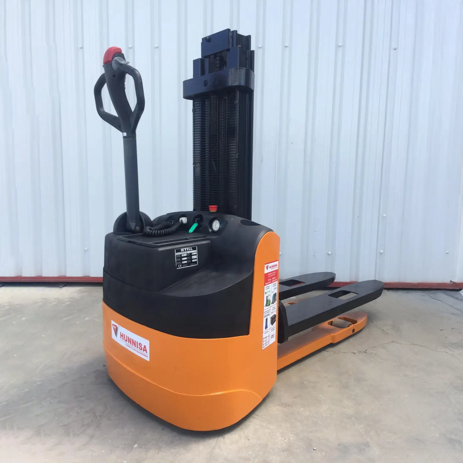 Apilador eléctrico usado Still.