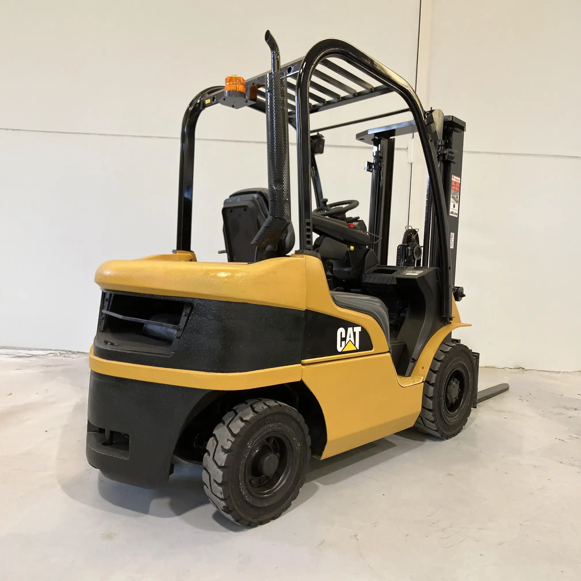 Foto de carretilla elevadora diésel de ocasión CAT.